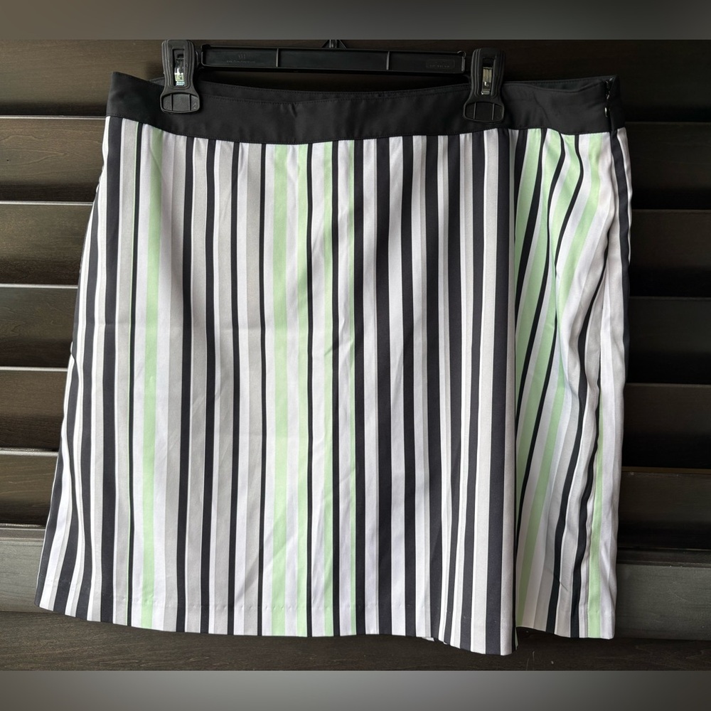 Greg Norman Shark Women's size 12 Skort Black Green Grey Stripe